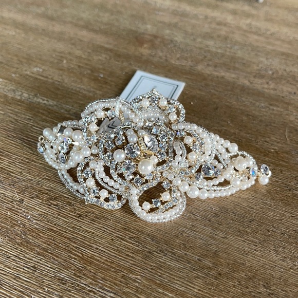 Pearl Bridal Hair Clip - Picture 1 of 3